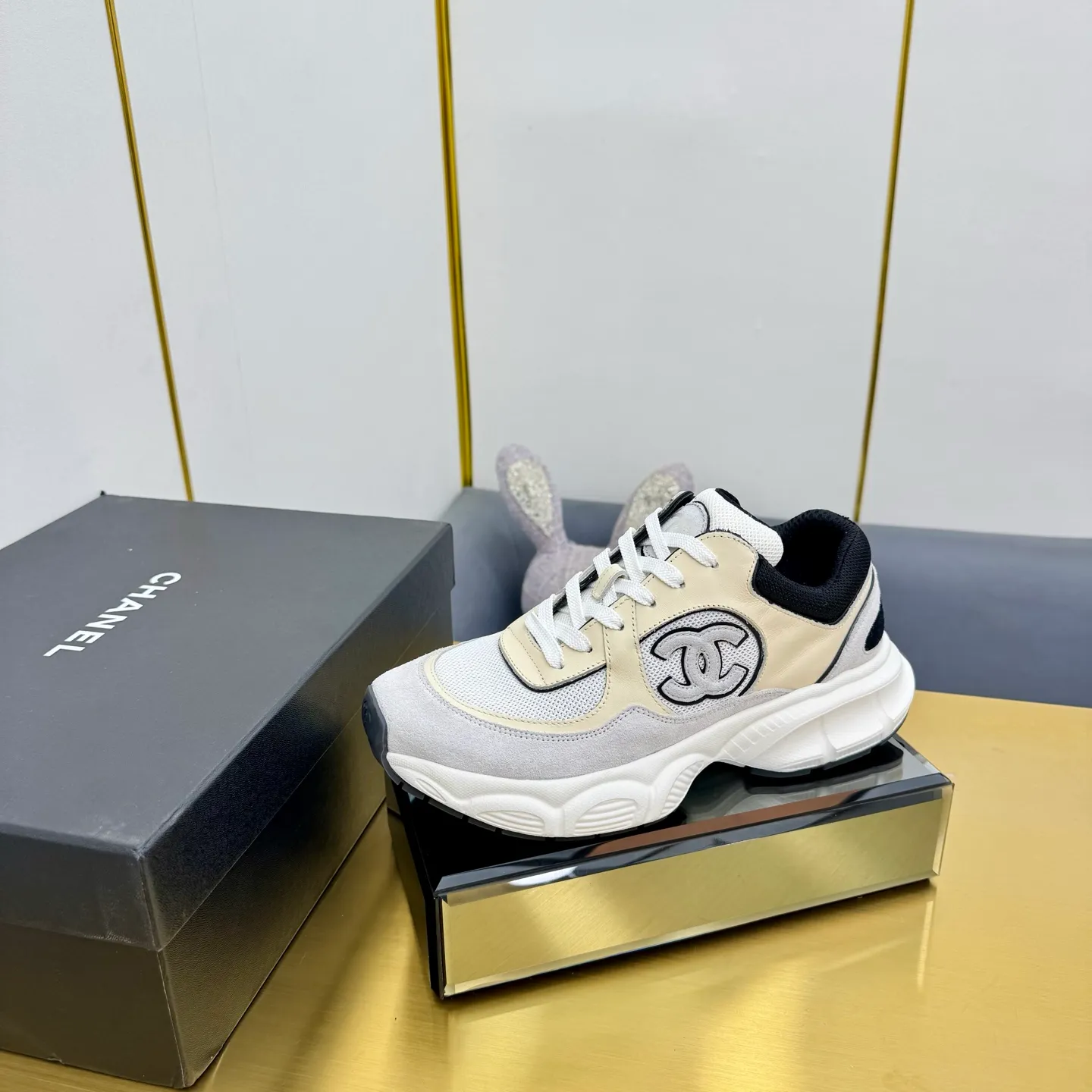 p700🐮🐮Upgraded version, upgraded version, upgraded version! No rebuttal accepted! ! ! ! Chanel Chanel dad shoes, couples' model for men and women - 2025 top casual sneakers in the counter. This classic design; the upper is electro-embroidered with various techniques; ❷The inner lining is made of: original Yangli + net ❸The outsole is based on: the original TPU combination outsole. The full set of boutique packaging for women 35–41